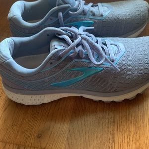 Brooks Ghost Running shoe, size 8